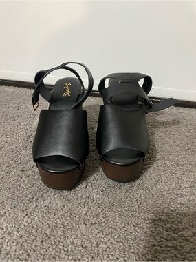 Seychelles Black Platform Peep-Toe Sandals with Ankle Strap